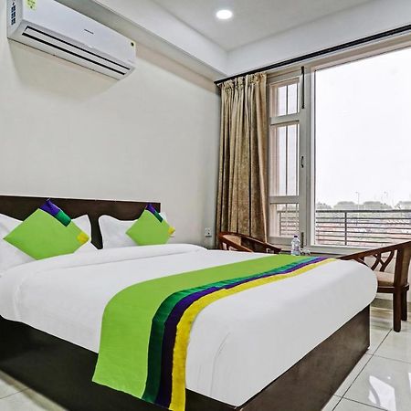 Treebo Kamron Regency Sector 80 Hotel Mohali Екстериор снимка