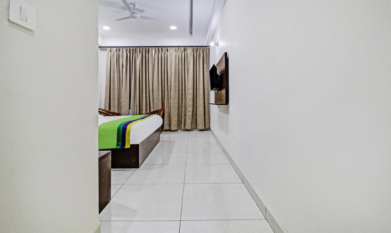 Treebo Kamron Regency Sector 80 Hotel Mohali Екстериор снимка