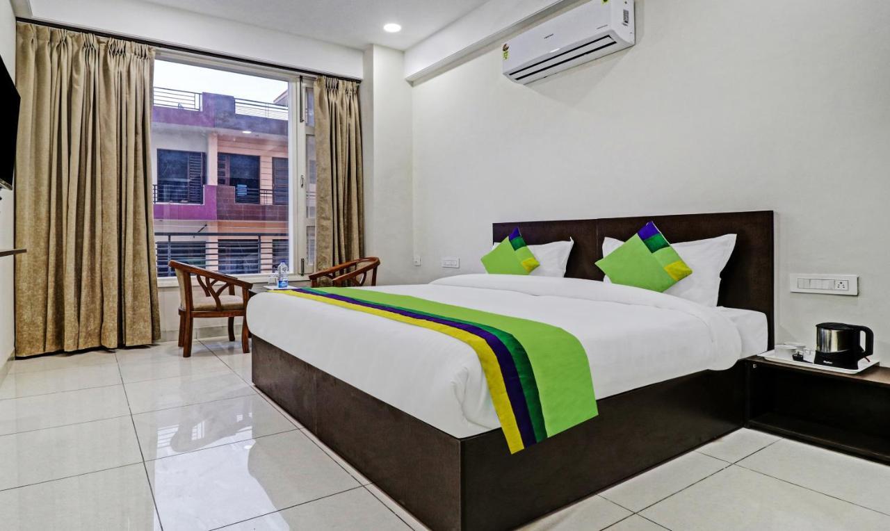 Treebo Kamron Regency Sector 80 Hotel Mohali Екстериор снимка